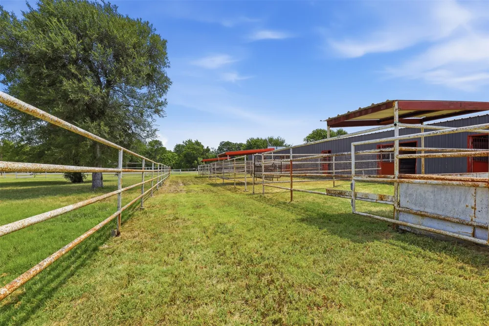 2480 Bob White Drive Granbury, TX 76049