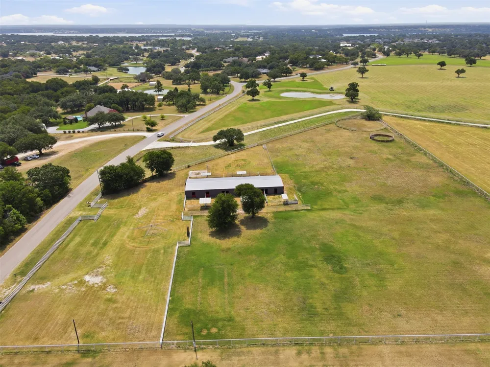 2480 Bob White Drive Granbury, TX 76049