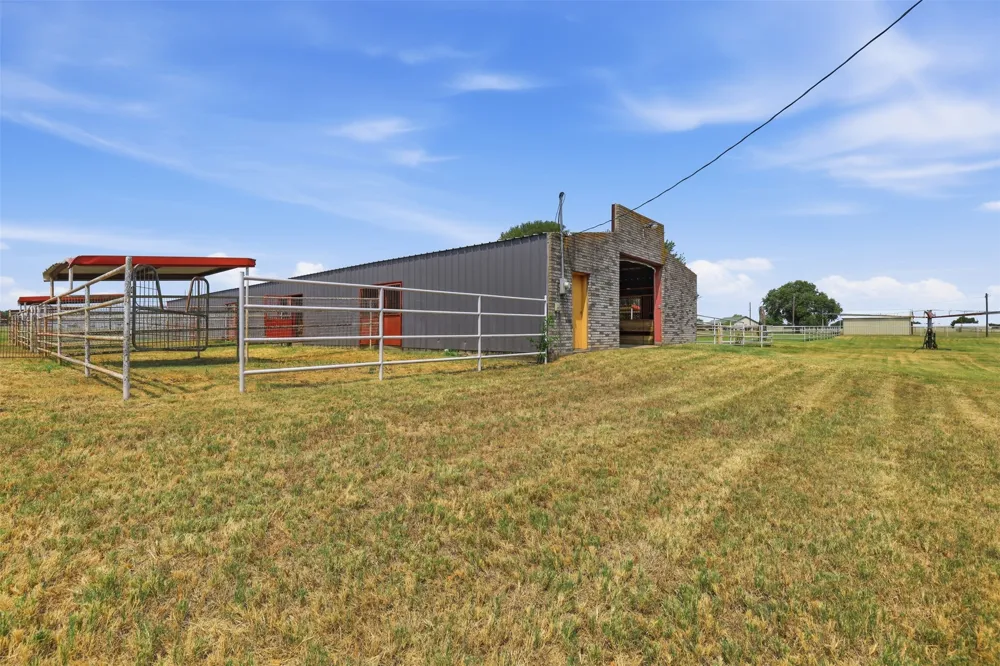 2480 Bob White Drive Granbury, TX 76049