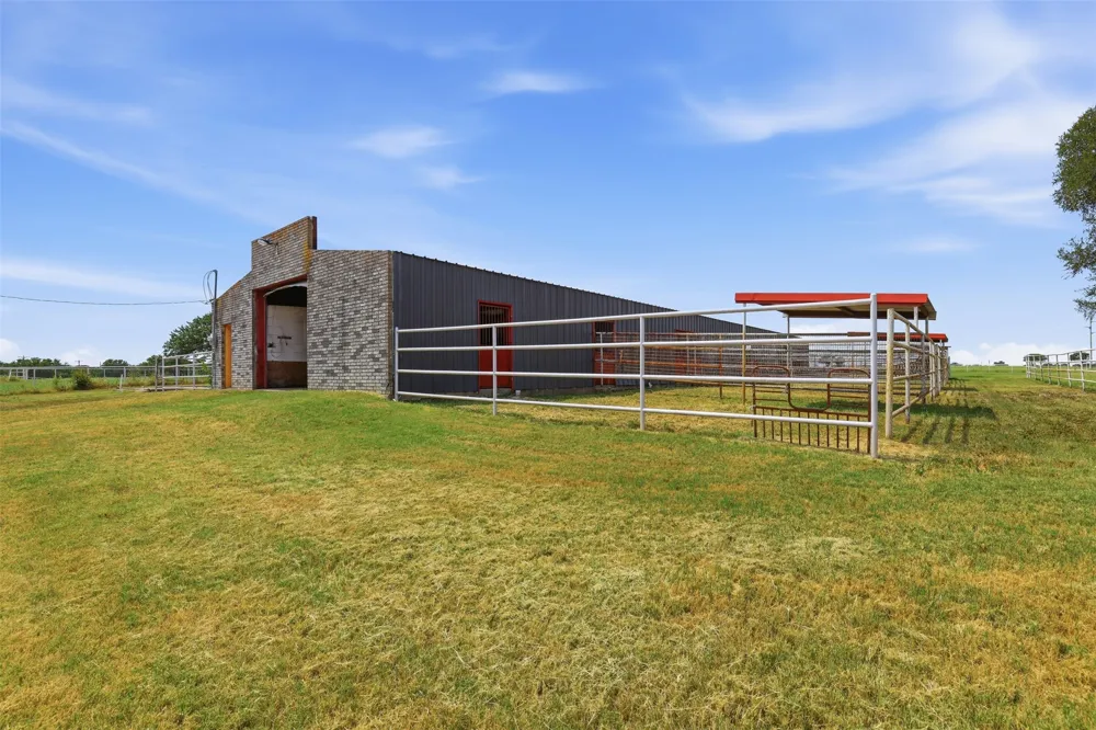 2480 Bob White Drive Granbury, TX 76049