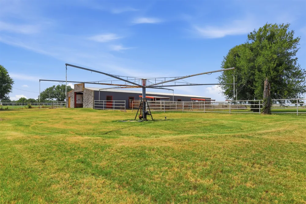 2480 Bob White Drive Granbury, TX 76049