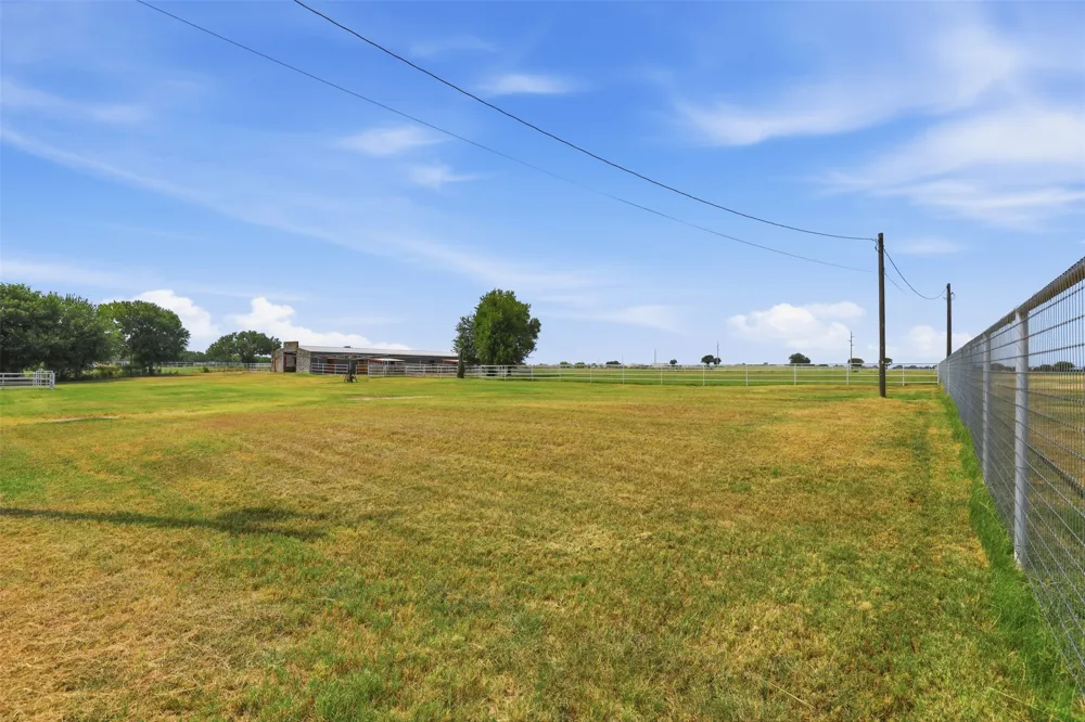 2480 Bob White Drive Granbury, TX 76049