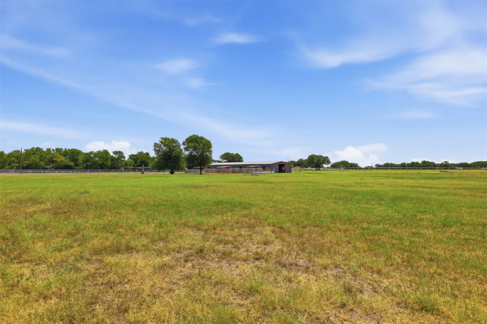2480 Bob White Drive Granbury, TX 76049