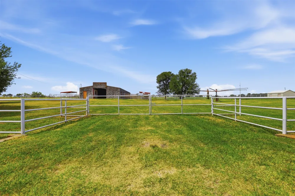 2480 Bob White Drive Granbury, TX 76049