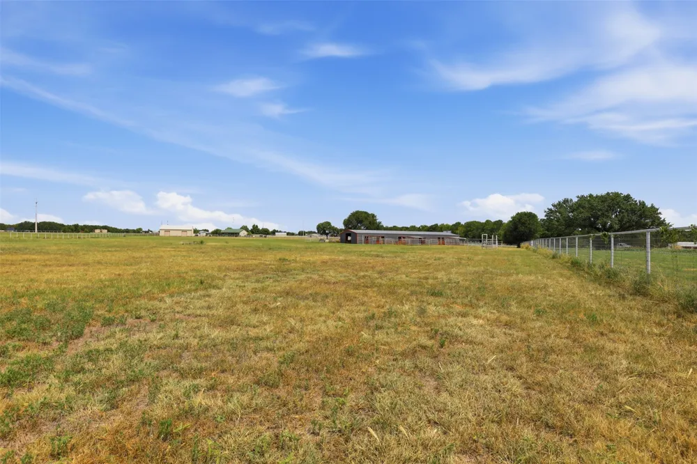 2480 Bob White Drive Granbury, TX 76049