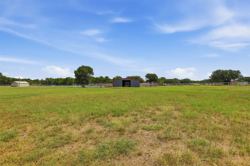 2480 Bob White Drive Granbury, TX 76049