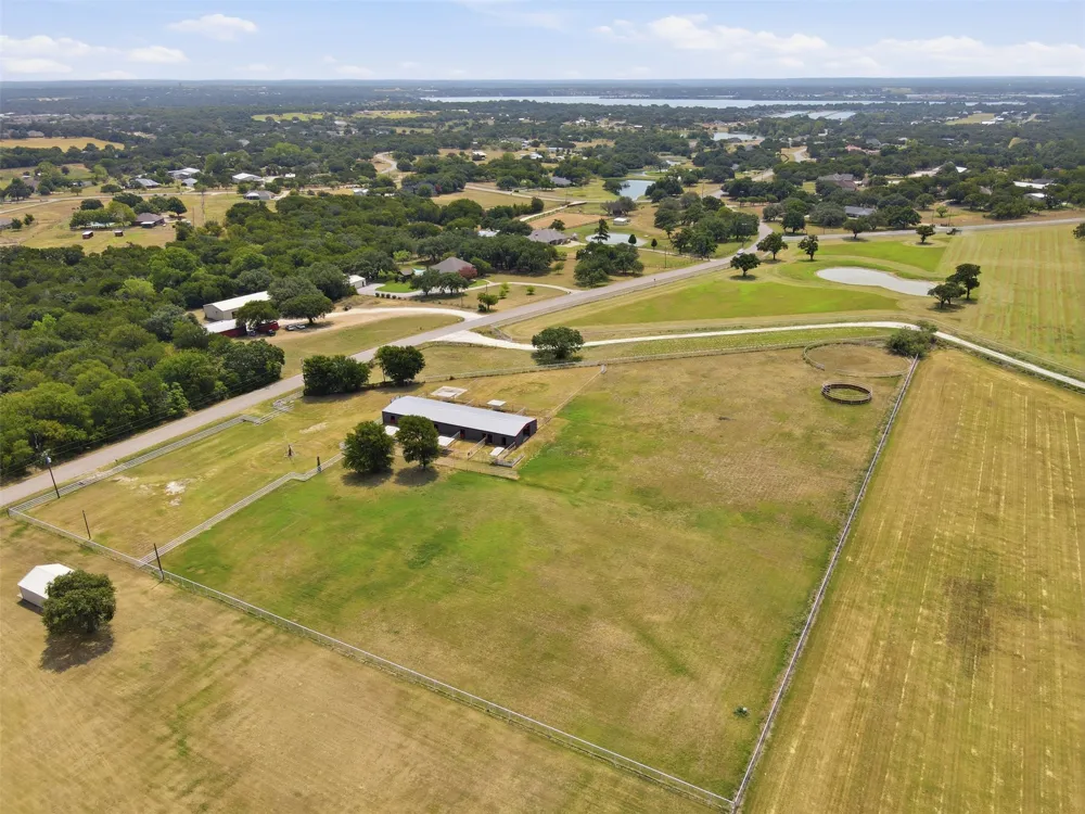 2480 Bob White Drive Granbury, TX 76049