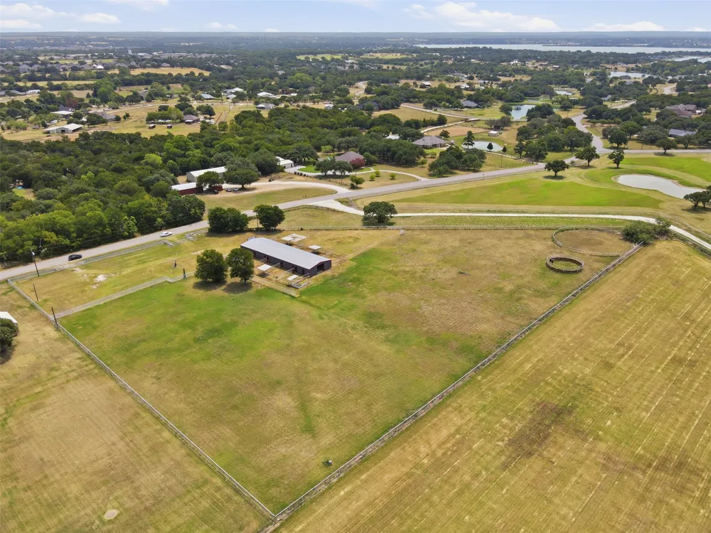 2480 Bob White Drive Granbury, TX 76049