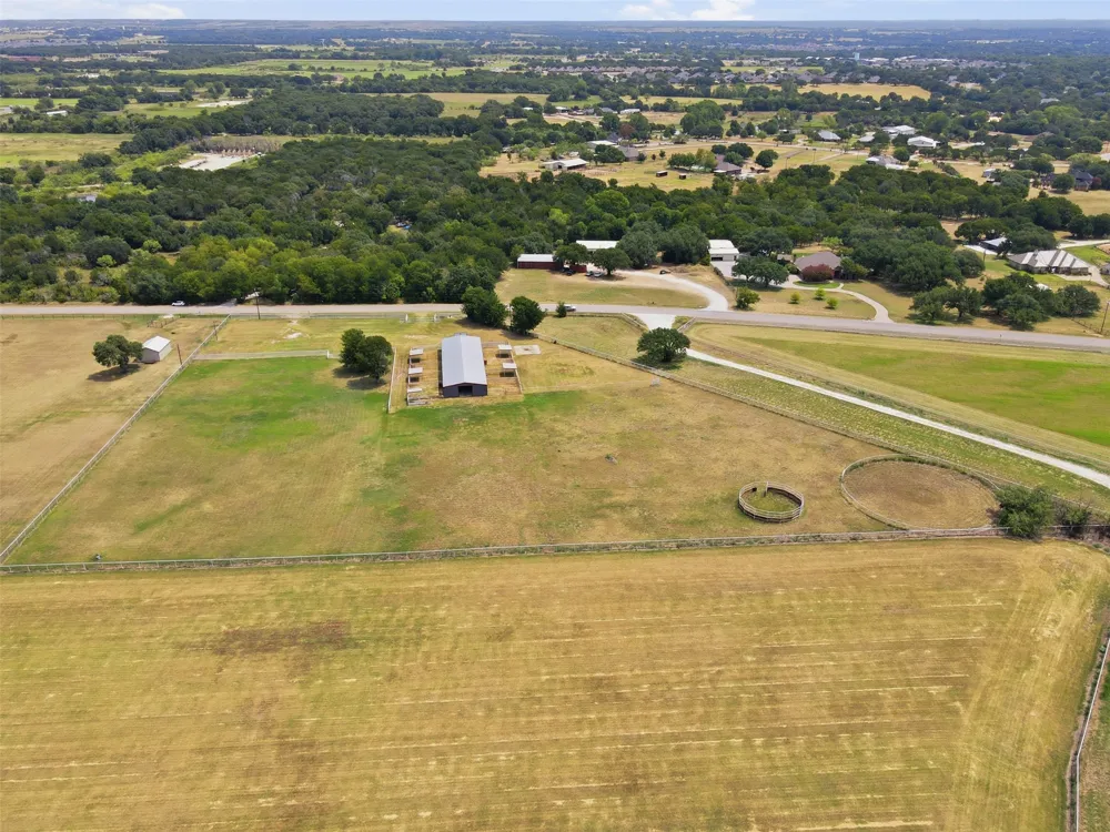 2480 Bob White Drive Granbury, TX 76049