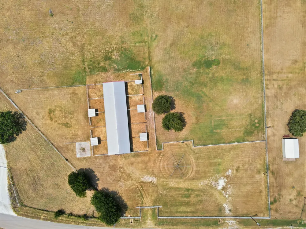 2480 Bob White Drive Granbury, TX 76049