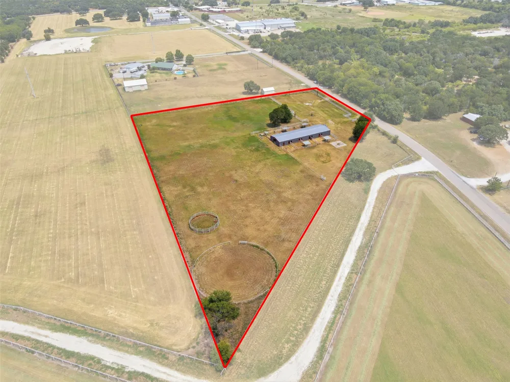 2480 Bob White Drive Granbury, TX 76049