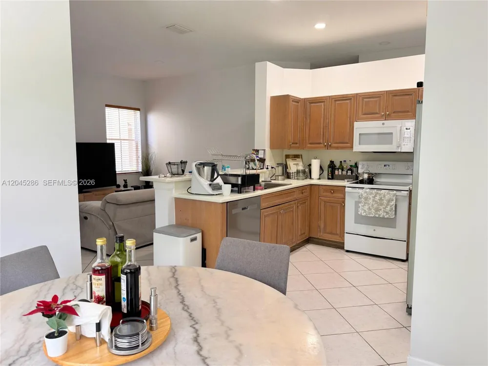 1074 Bluewood Ter #0 Weston, FL 33327