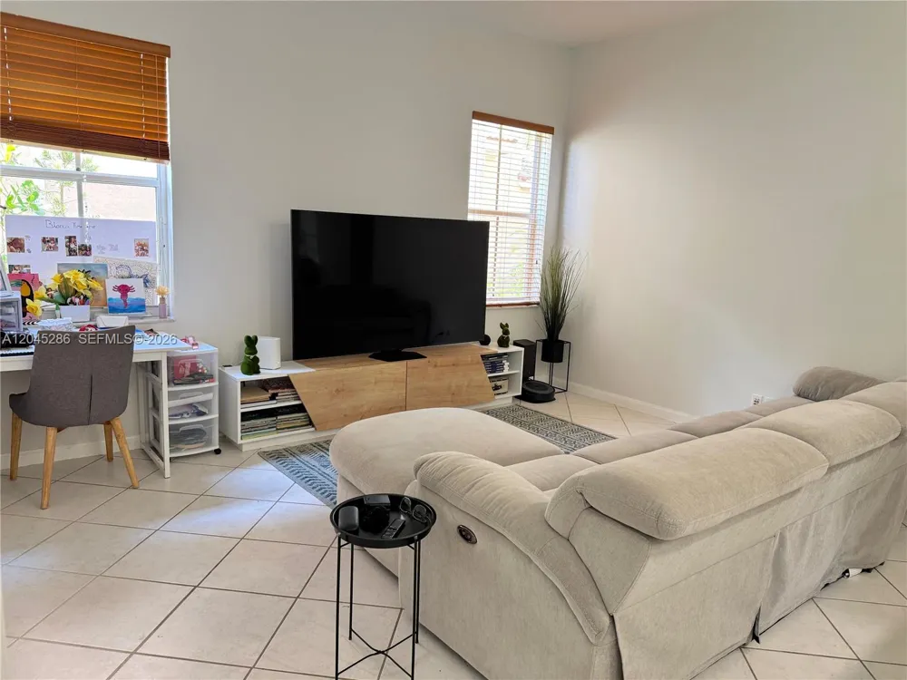 1074 Bluewood Ter #0 Weston, FL 33327