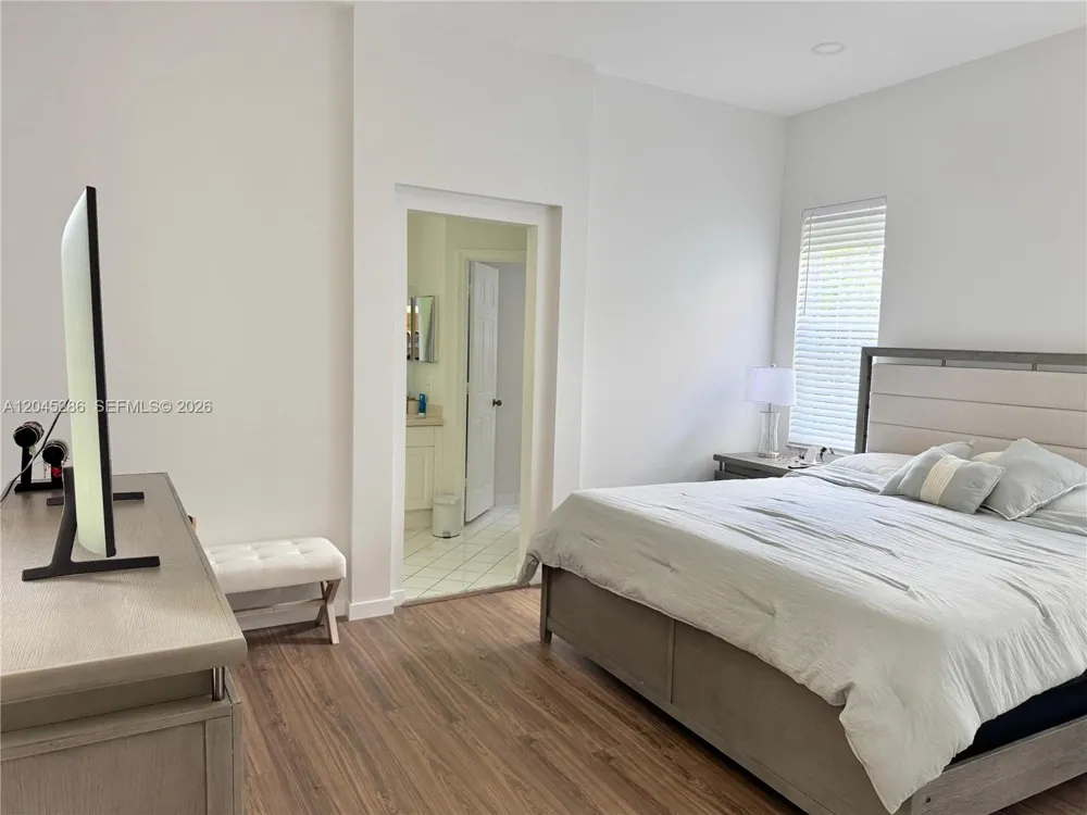 1074 Bluewood Ter #0 Weston, FL 33327