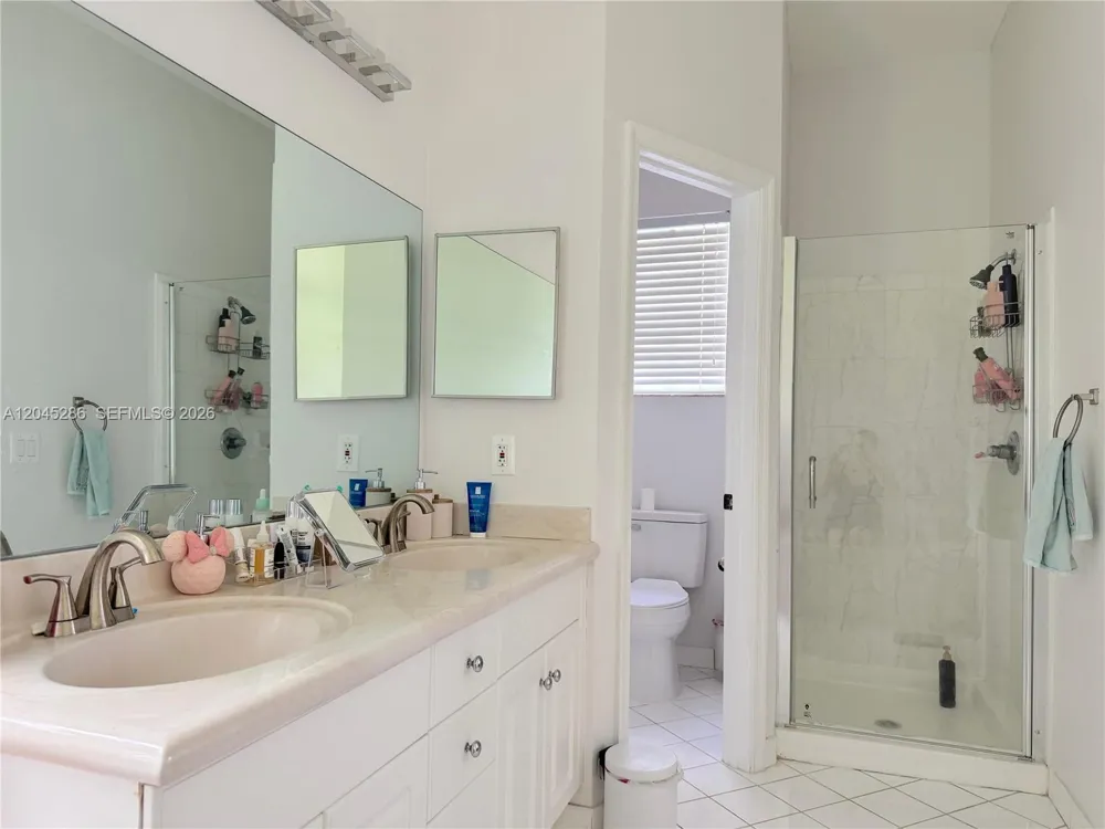 1074 Bluewood Ter #0 Weston, FL 33327