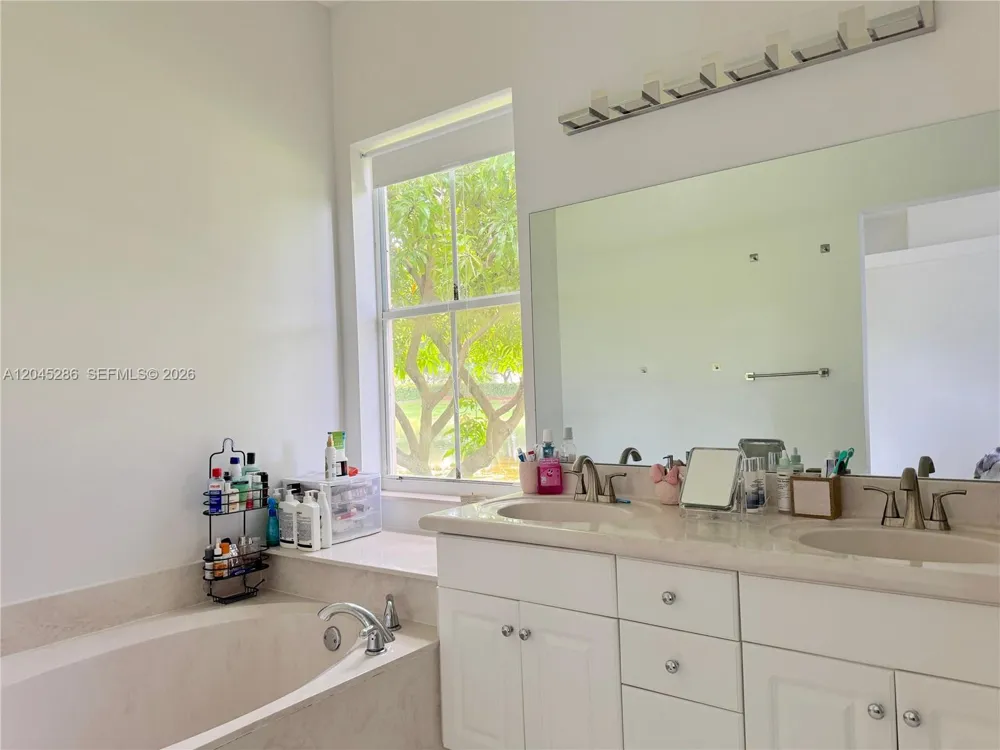 1074 Bluewood Ter #0 Weston, FL 33327