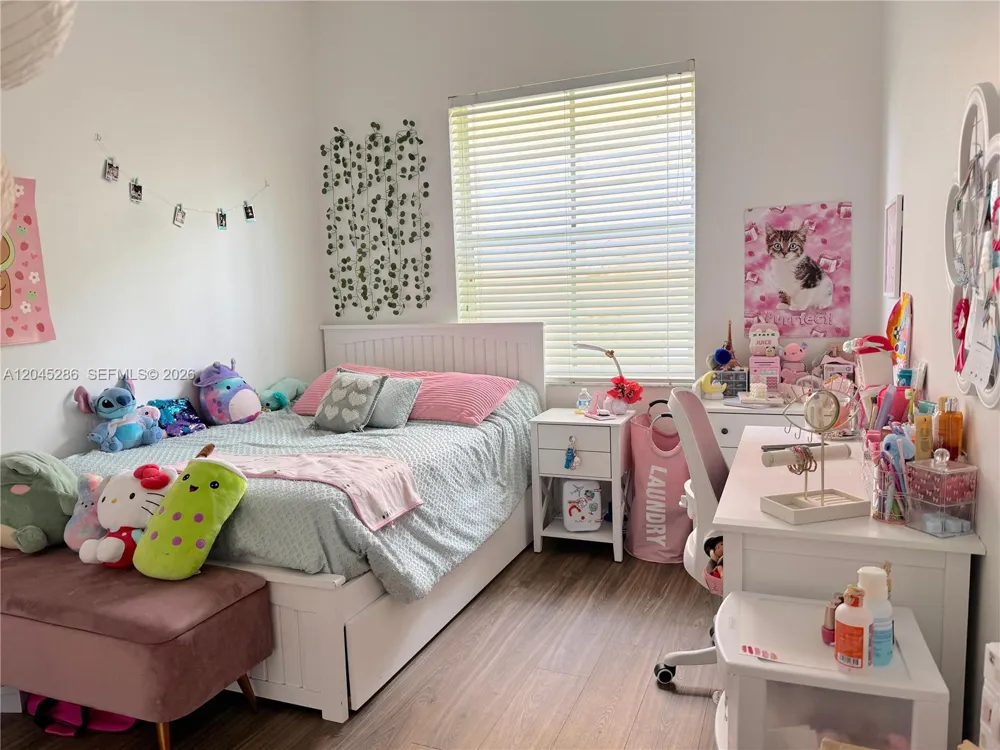 1074 Bluewood Ter #0 Weston, FL 33327