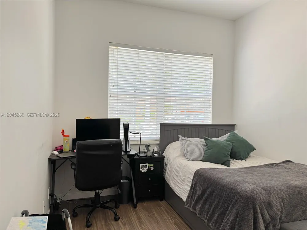 1074 Bluewood Ter #0 Weston, FL 33327