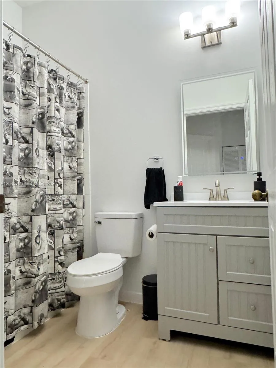 1074 Bluewood Ter #0 Weston, FL 33327