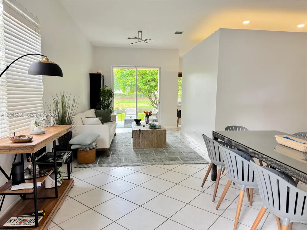 1074 Bluewood Ter #0 Weston, FL 33327
