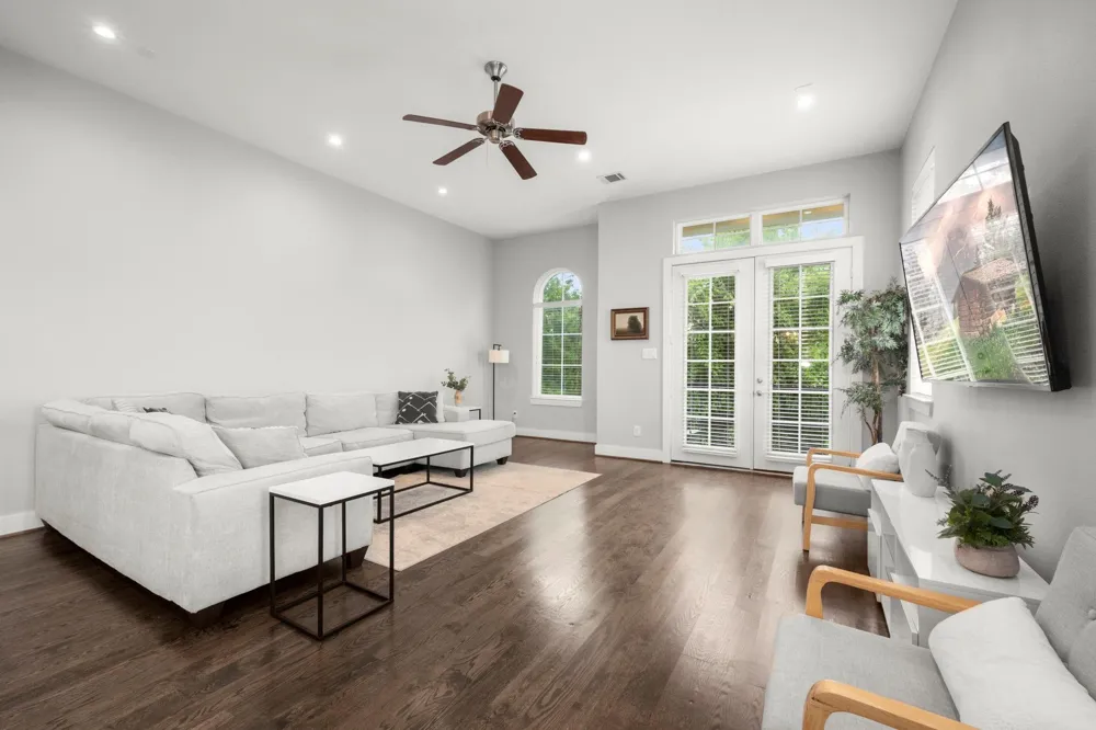 1041 W 17th Street Houston, TX 77008