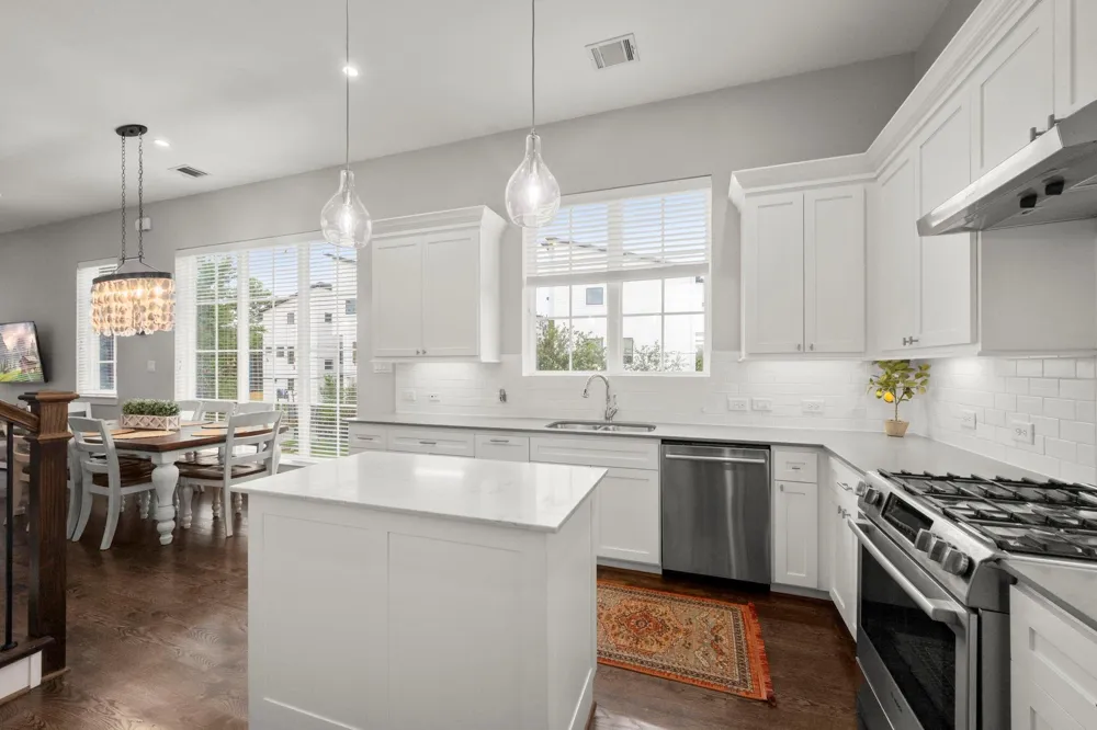 1041 W 17th Street Houston, TX 77008