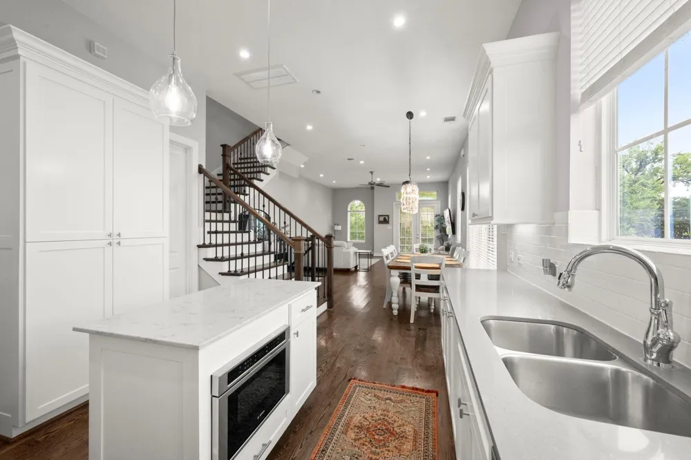 1041 W 17th Street Houston, TX 77008