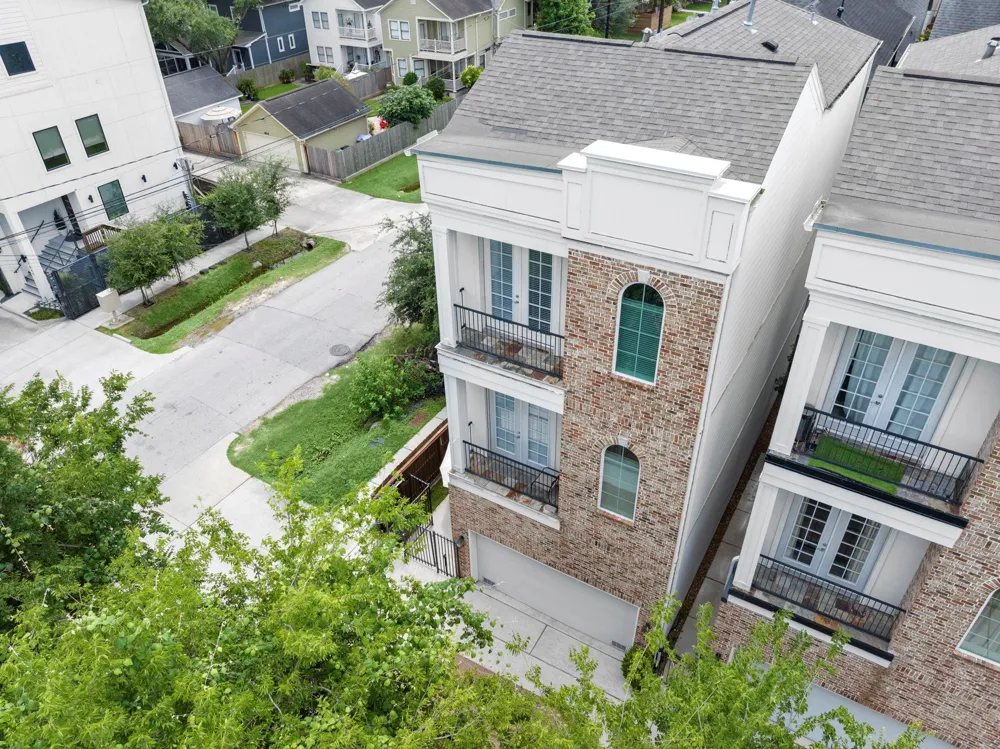 1041 W 17th Street Houston, TX 77008