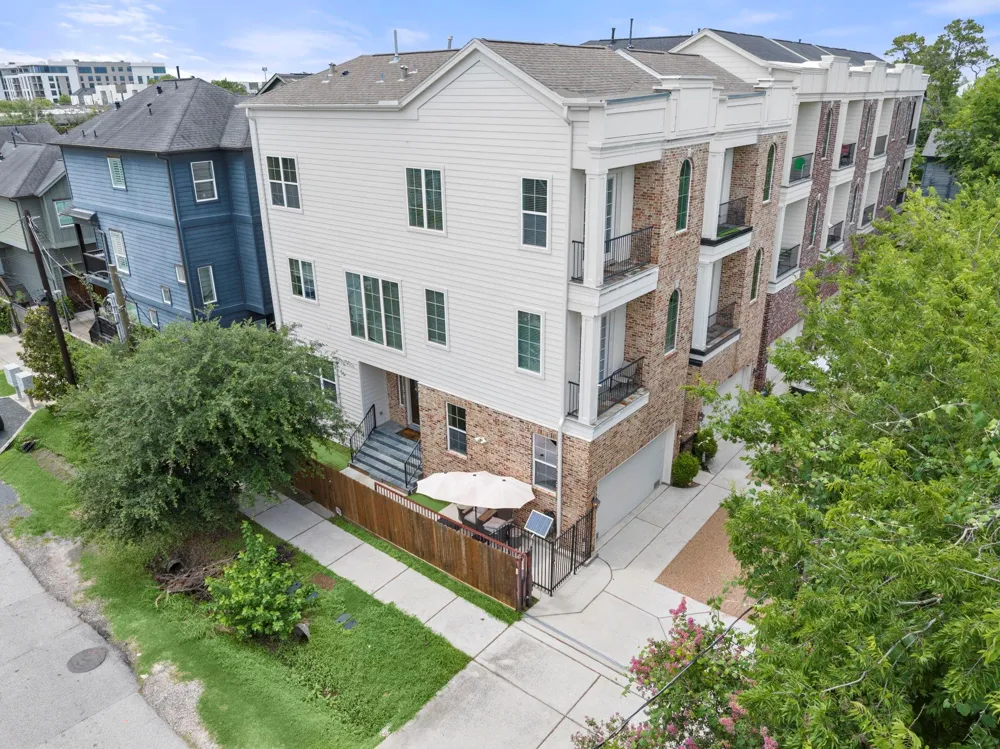 1041 W 17th Street Houston, TX 77008