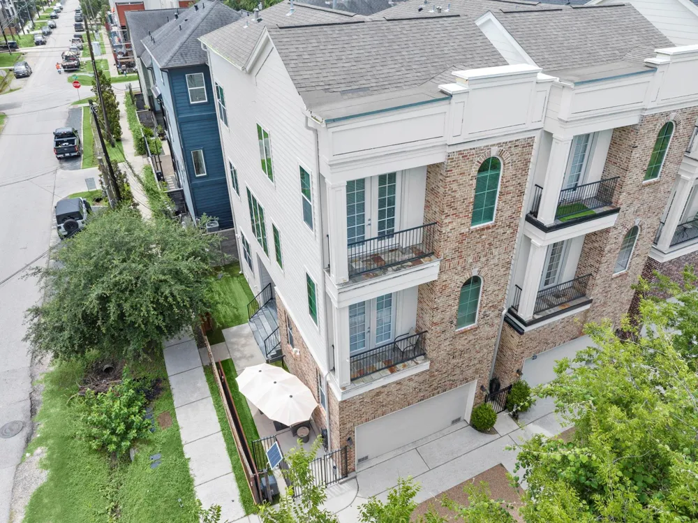 1041 W 17th Street Houston, TX 77008