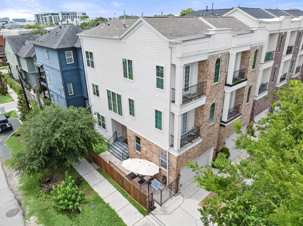 1041 W 17th Street Houston, TX 77008
