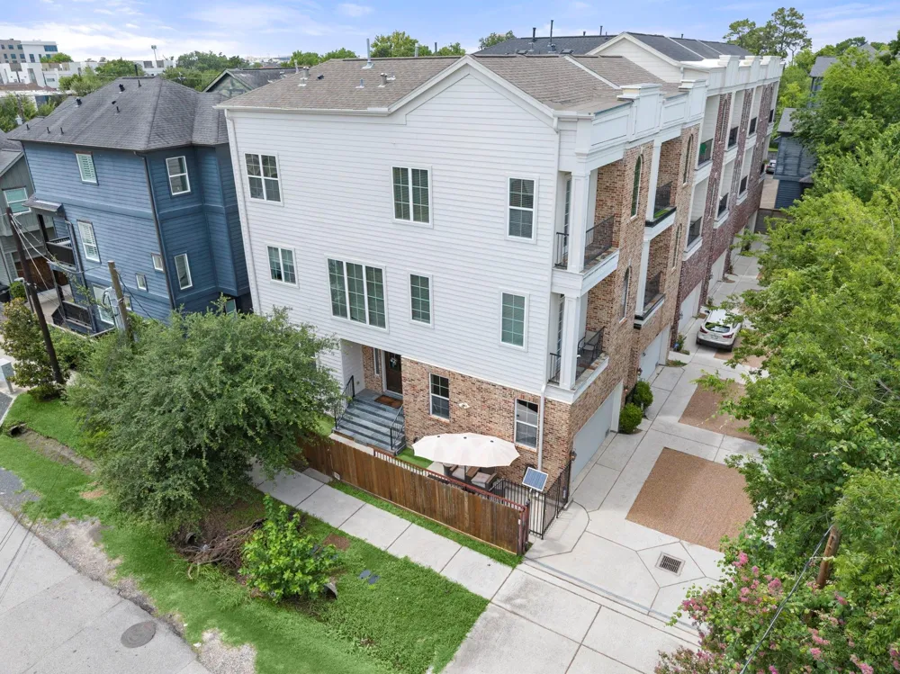 1041 W 17th Street Houston, TX 77008