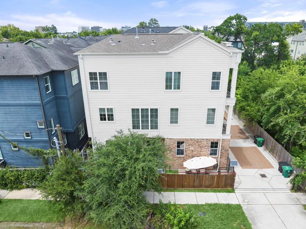 1041 W 17th Street Houston, TX 77008