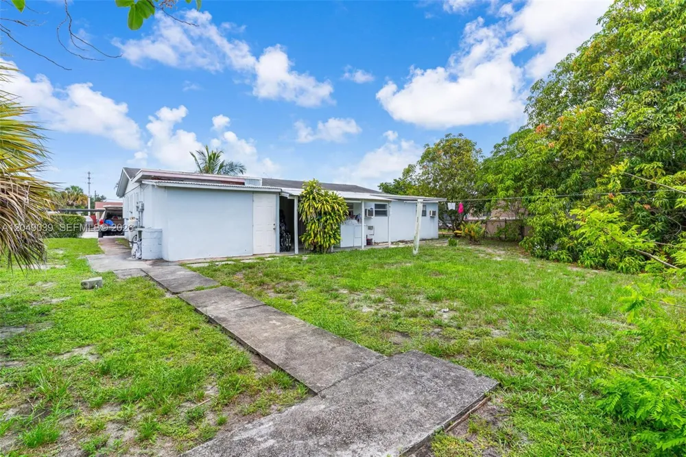 20630 NW 37th Ct Miami Gardens, FL 33055