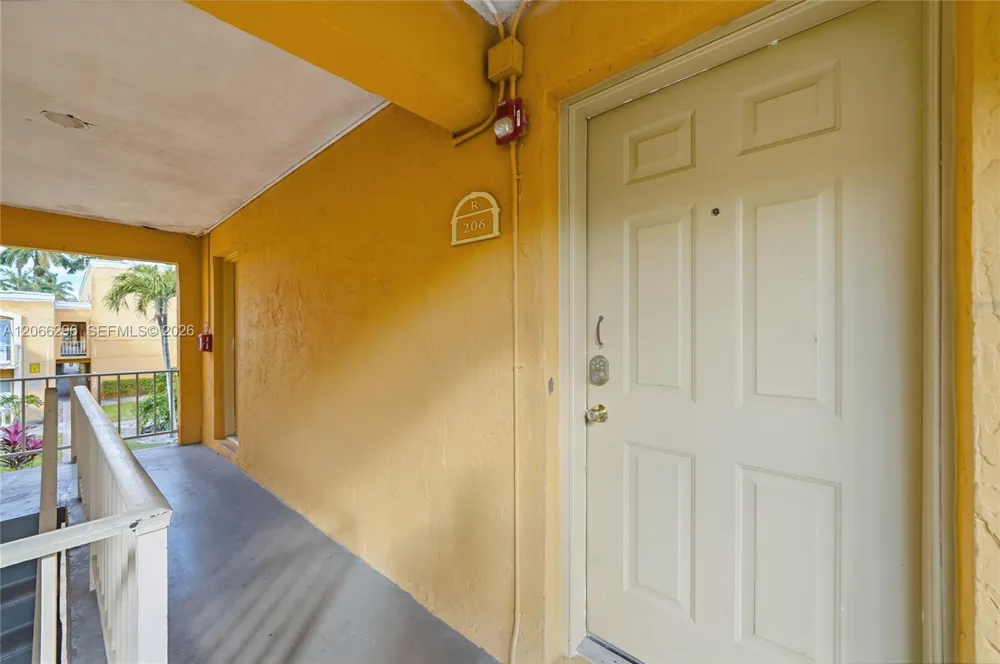 17901 NW 68th Ave #R206 Hialeah, FL 33015