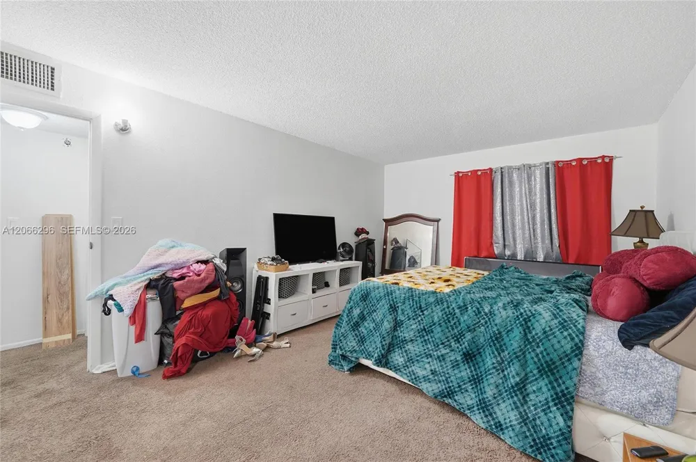 17901 NW 68th Ave #R206 Hialeah, FL 33015