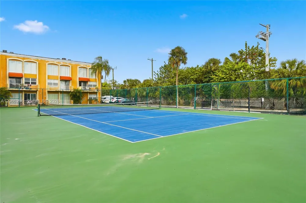 17901 NW 68th Ave #R206 Hialeah, FL 33015
