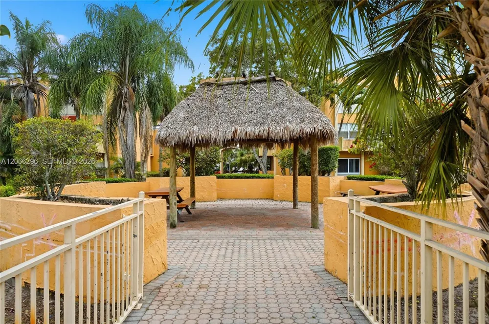 17901 NW 68th Ave #R206 Hialeah, FL 33015