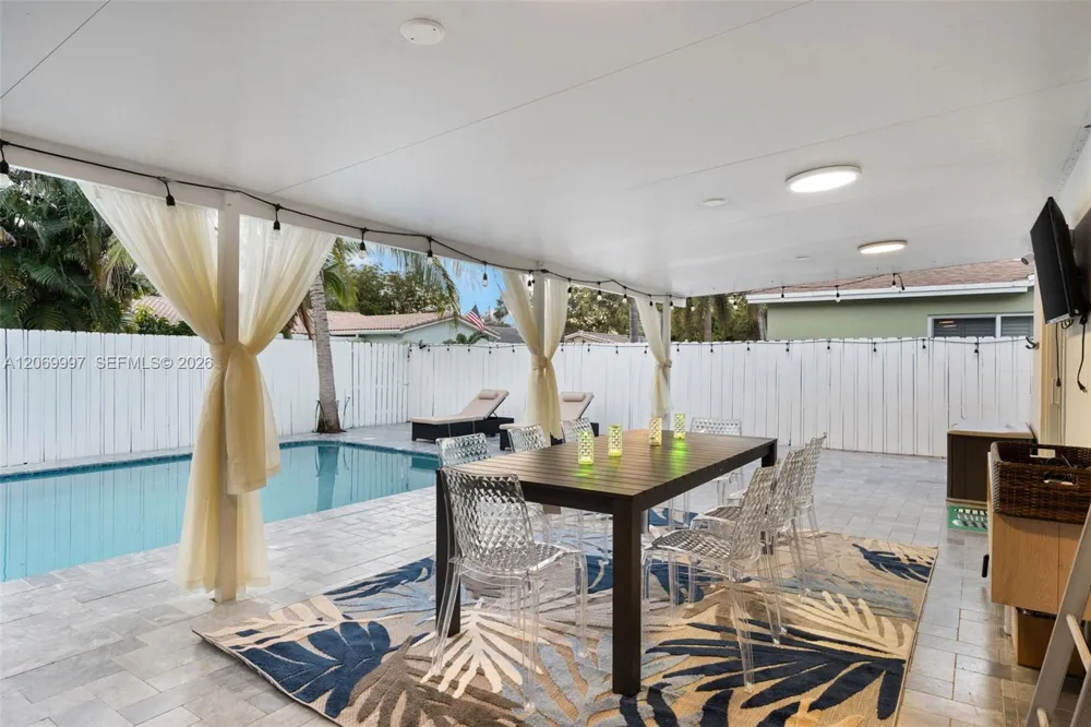 208 SE 4th Ter Dania Beach, FL 33004