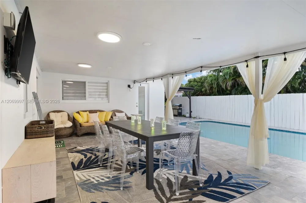 208 SE 4th Ter Dania Beach, FL 33004