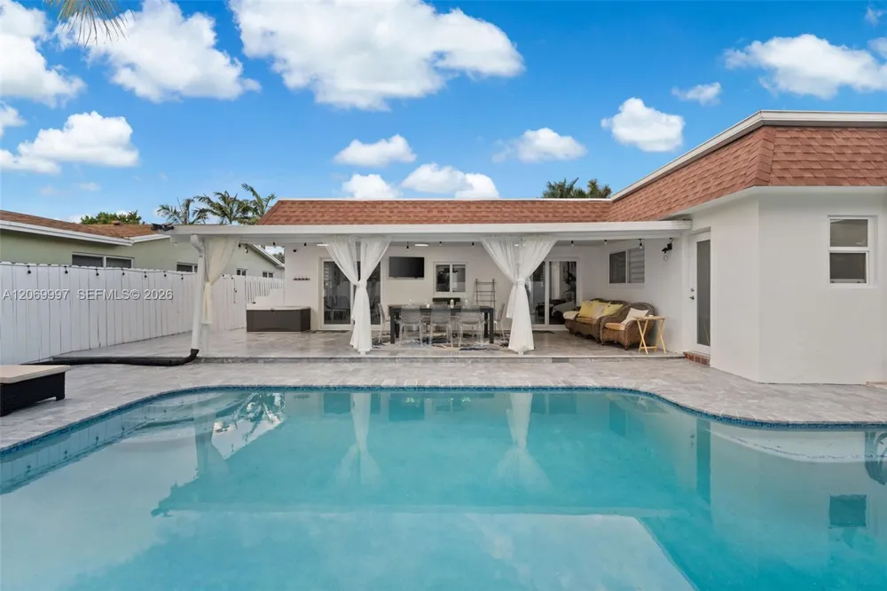 208 SE 4th Ter Dania Beach, FL 33004