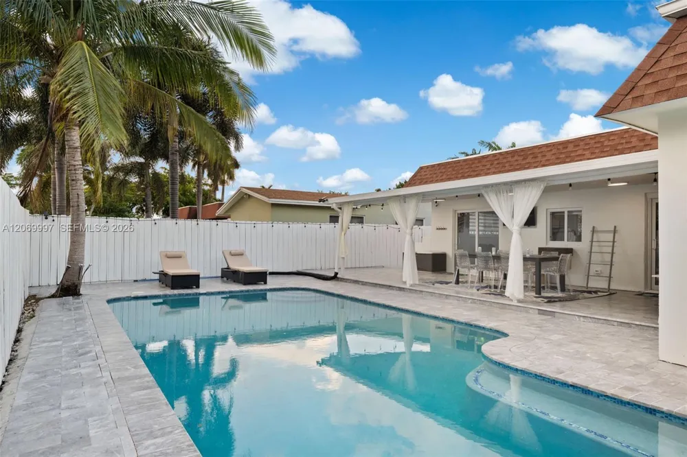 208 SE 4th Ter Dania Beach, FL 33004