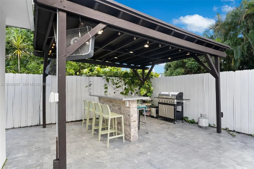208 SE 4th Ter Dania Beach, FL 33004