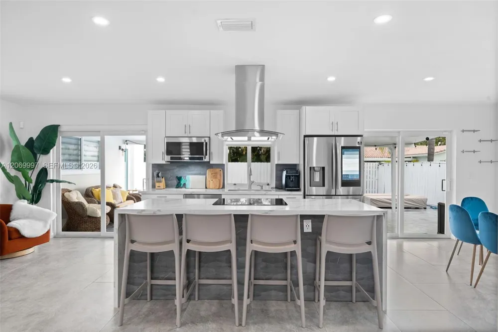 208 SE 4th Ter Dania Beach, FL 33004