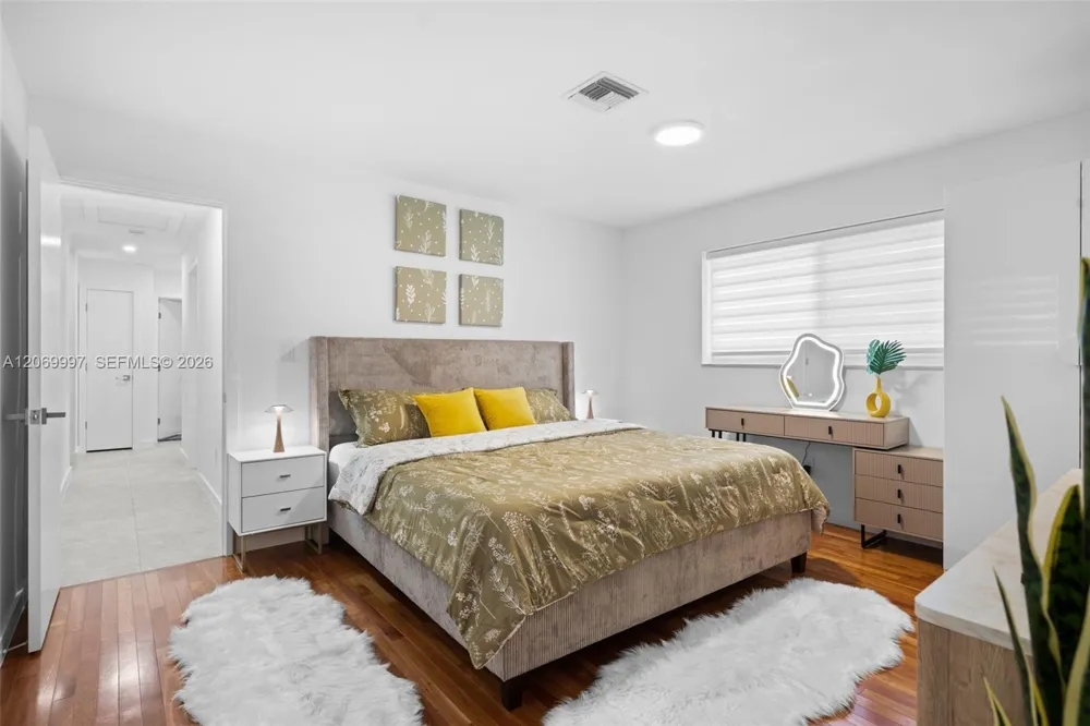 208 SE 4th Ter Dania Beach, FL 33004