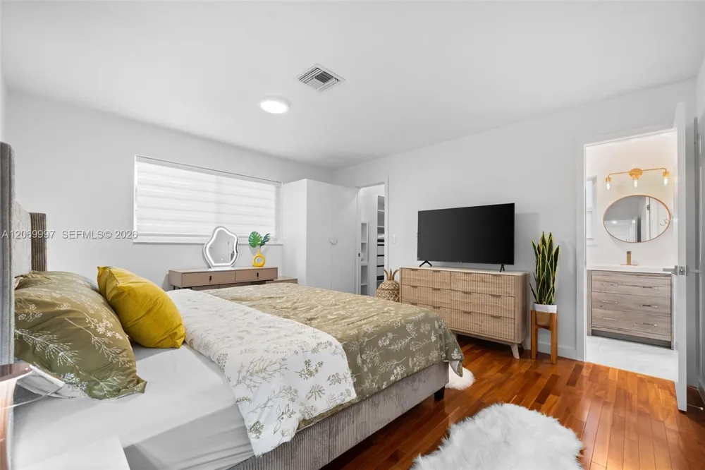 208 SE 4th Ter Dania Beach, FL 33004