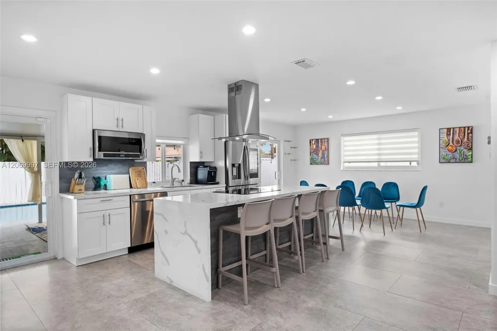 208 SE 4th Ter Dania Beach, FL 33004