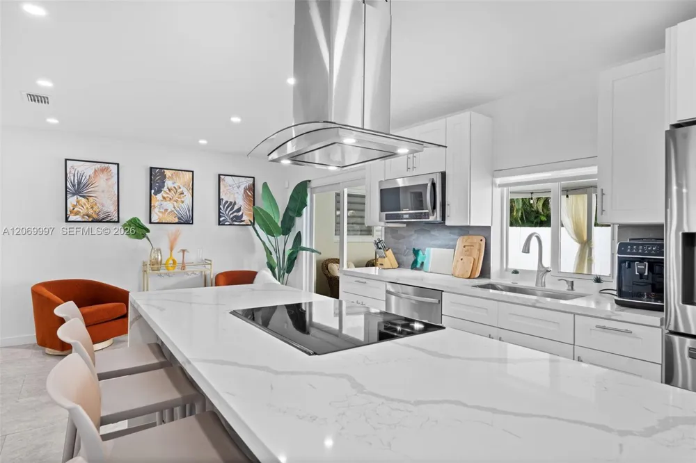 208 SE 4th Ter Dania Beach, FL 33004