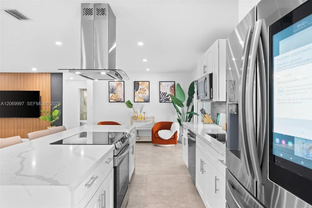 208 SE 4th Ter Dania Beach, FL 33004