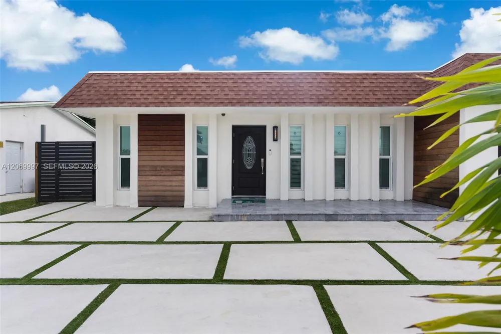 208 SE 4th Ter Dania Beach, FL 33004